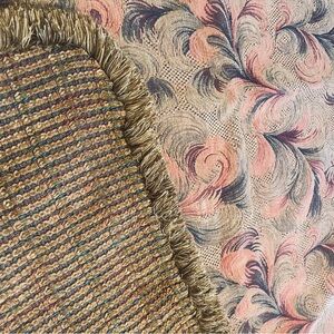 Chenille Bed Throw BEAUTIFUL! Fringed edges with a swirl design